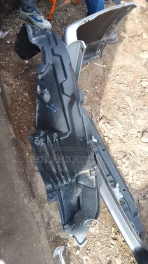 Toyota Isis Stone Guard