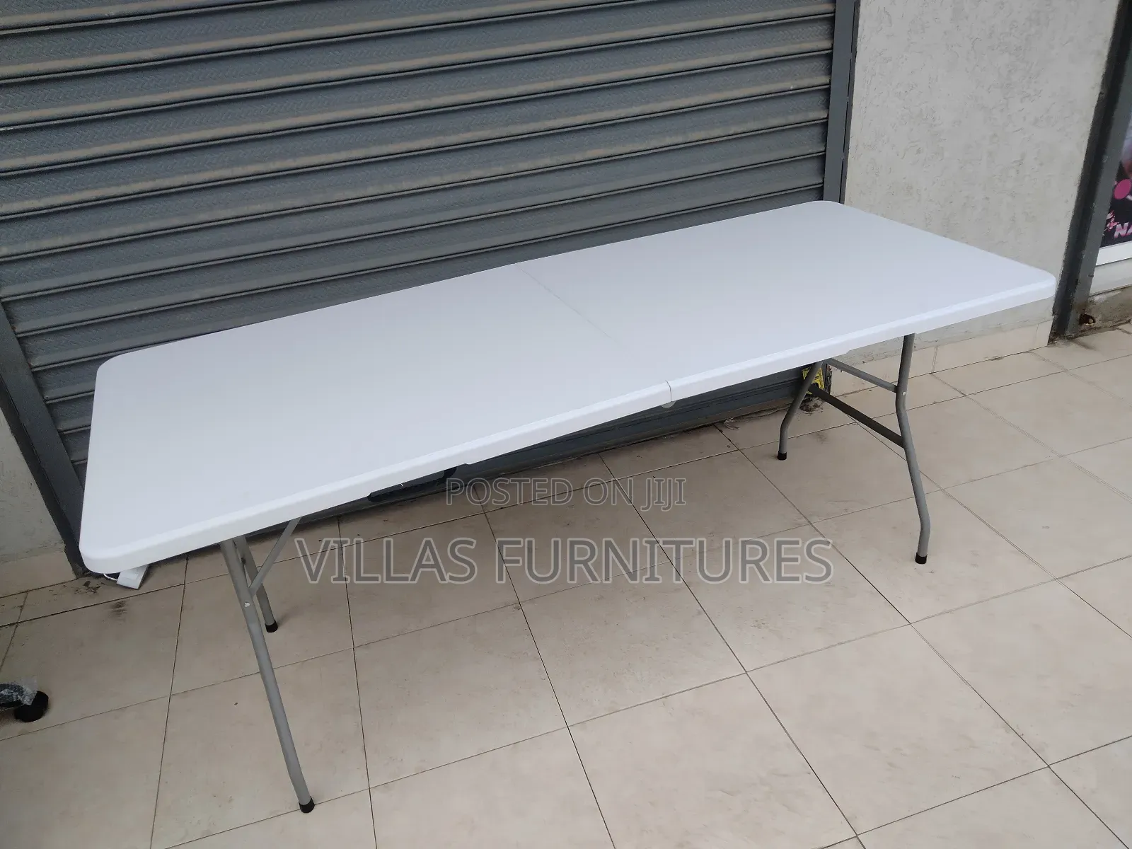 White Hard Plastic Foldable Table