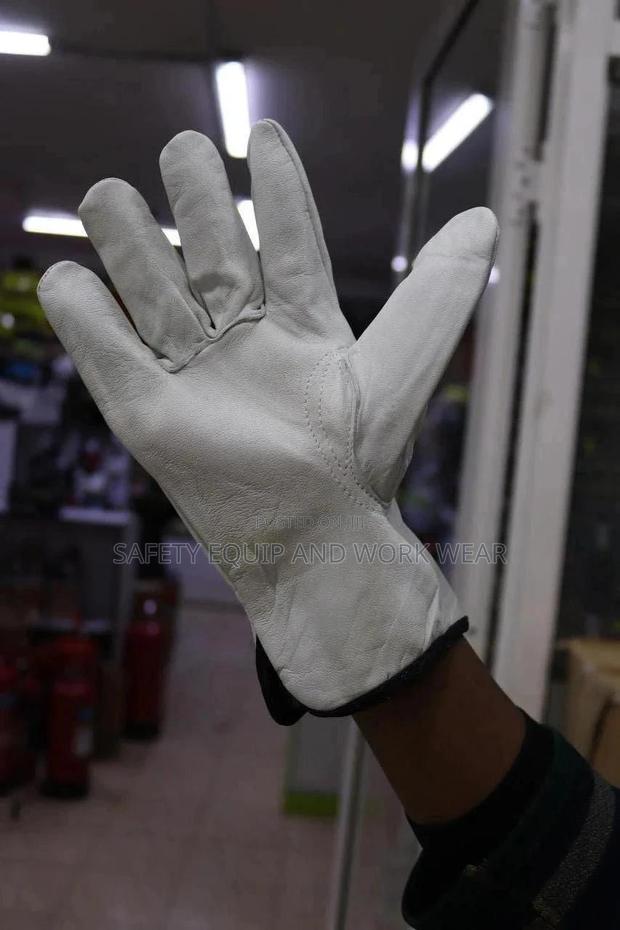 Driver Gloves With Reduced Fatigue - main view