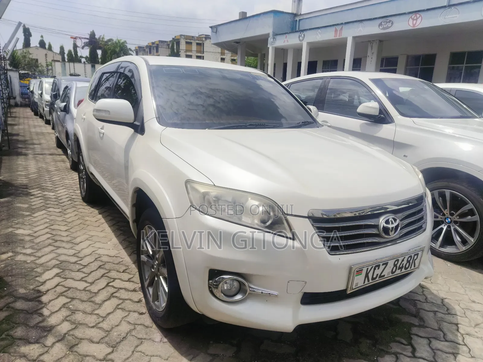 Toyota Vanguard 2013 White