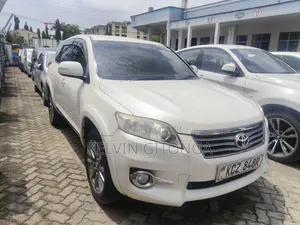 Toyota Vanguard 2013 White