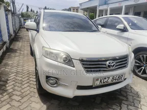 Toyota Vanguard 2013 White
