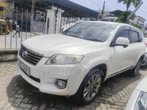 Toyota Vanguard 2013 White
