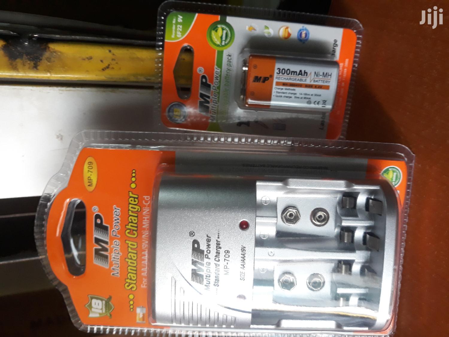 Multiple Charger For All Rechargeable Batteries With Mic Battery