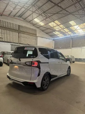 Toyota Sienta 1.5 FWD (6-seater) 2019 White