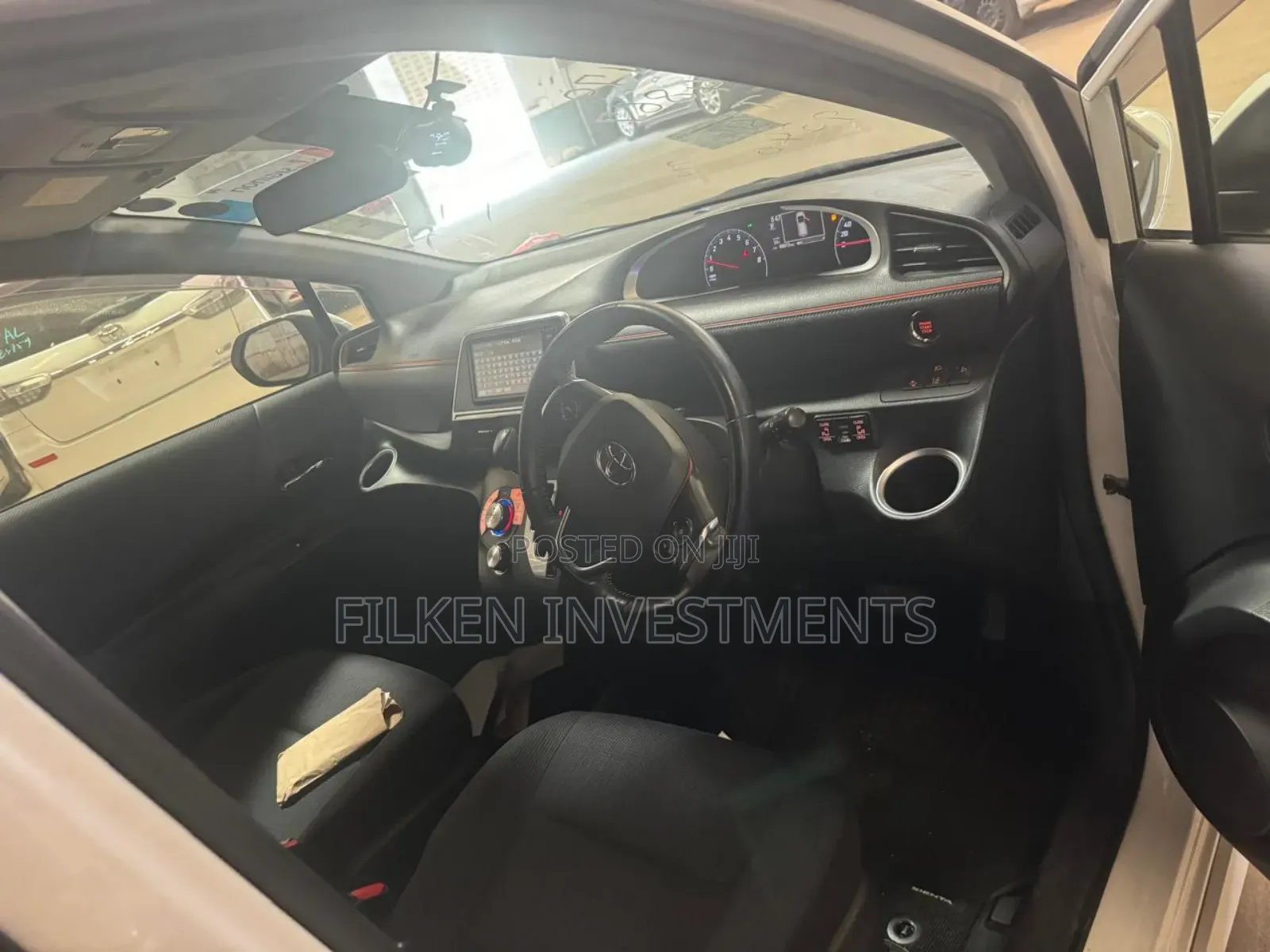 Toyota Sienta 1.5 FWD (6-seater) 2019 White