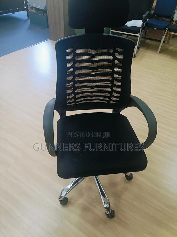Black Headrest Office Chair. - thumbnail 3