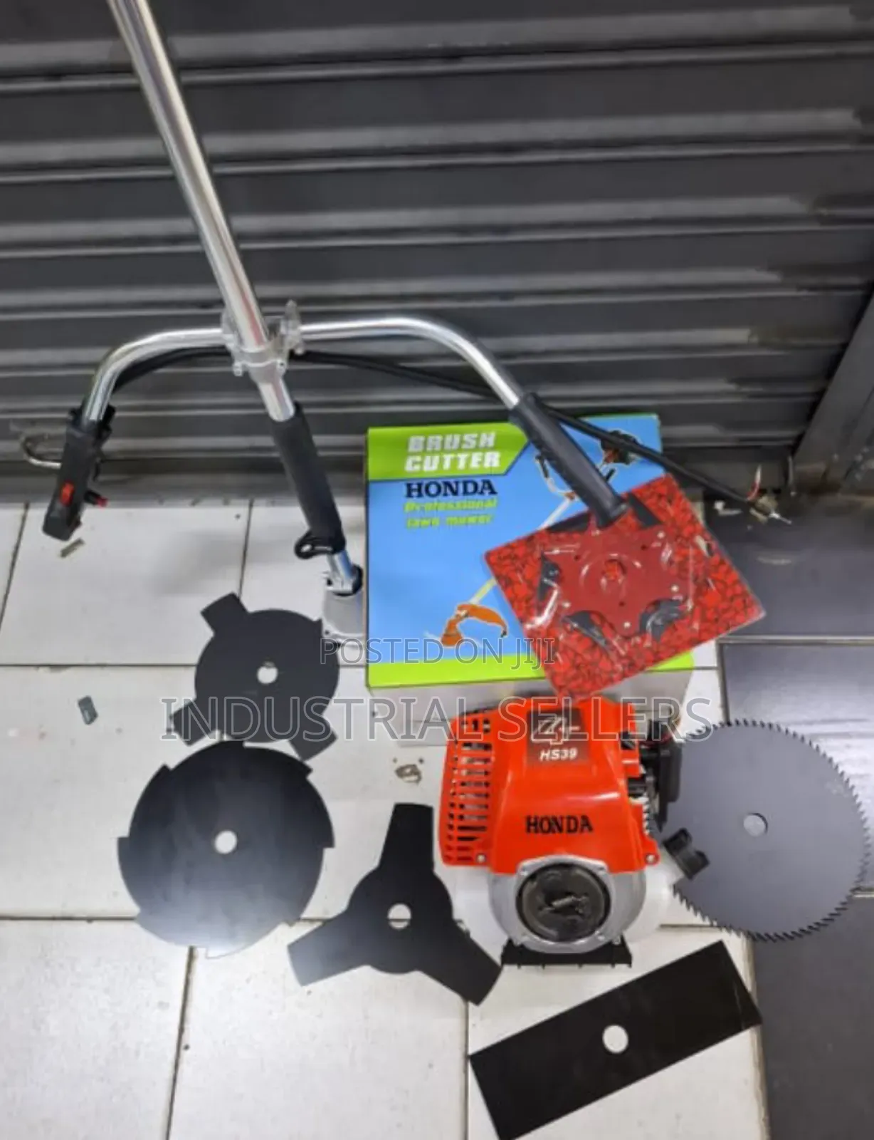 Honda 2 Stroke Brush Cutter With 3 Blade