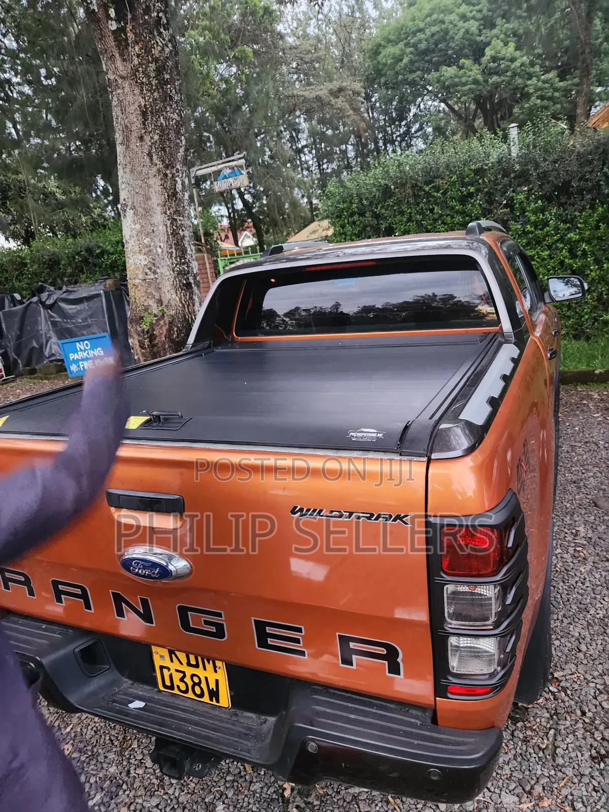 Ford Ranger Aluminum Roller Shutter With Locking Mechanism.