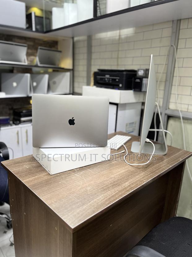 Laptop Apple MacBook 2019 16GB Intel Core I7 SSD 512GB - thumbnail 2