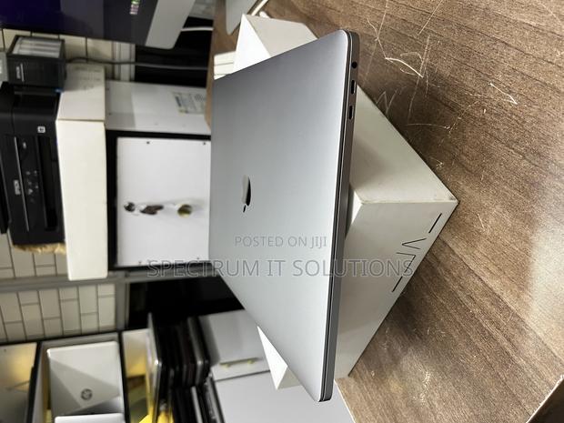 Laptop Apple MacBook 2019 16GB Intel Core I7 SSD 512GB - main view