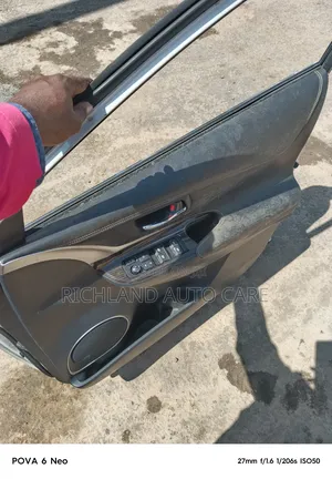 Harrier Zsu60 Front Door