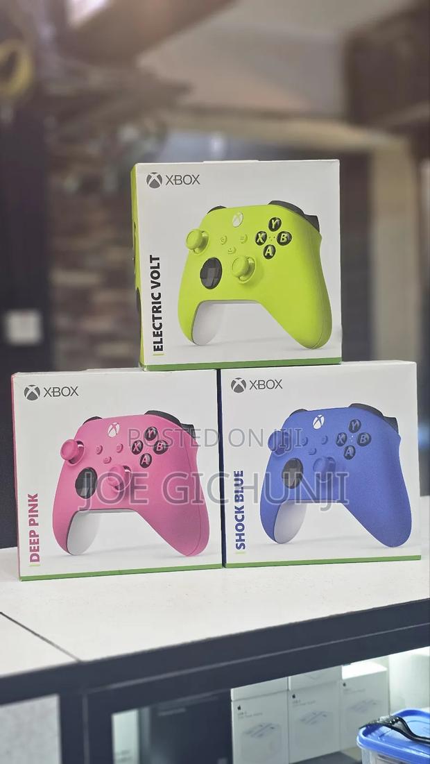 Xbox Series X/S Colored Controllers - main view