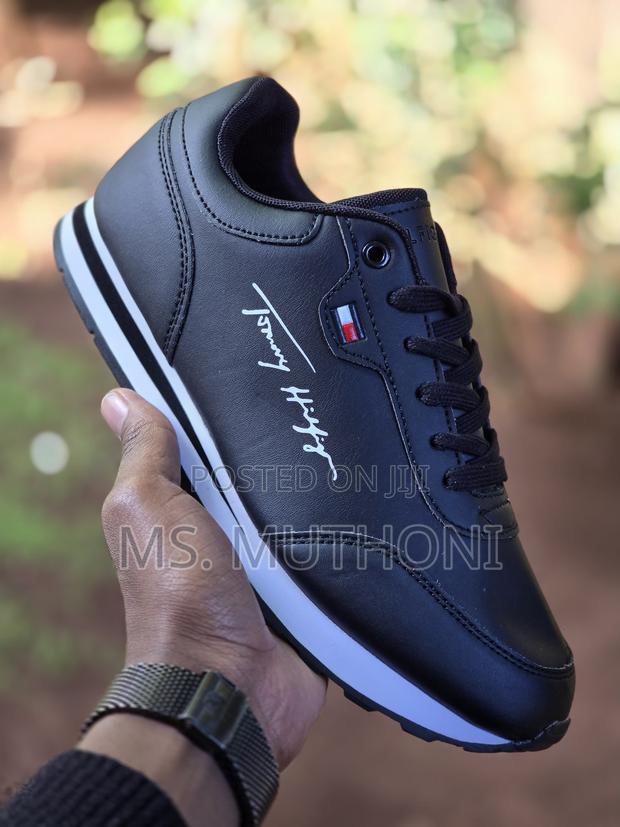 New Black Quality T. Hilfigers 40-45 - thumbnail 3