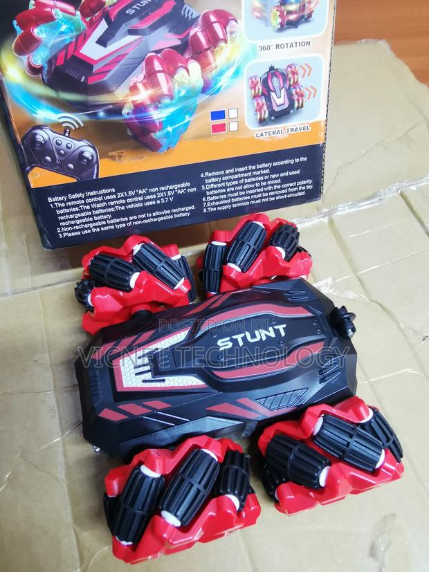 Remote Control Drift Stunt Car for All Roads - thumbnail 3