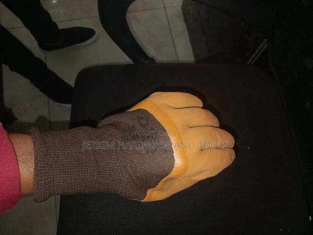 Cut Resistant Gloves - thumbnail 3