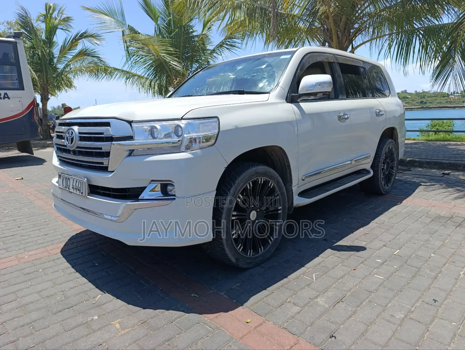 Toyota Land Cruiser 2013 White