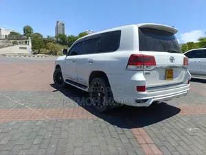 Toyota Land Cruiser 2013 White