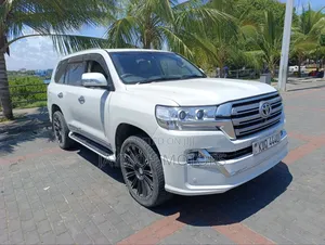 Toyota Land Cruiser 2013 White
