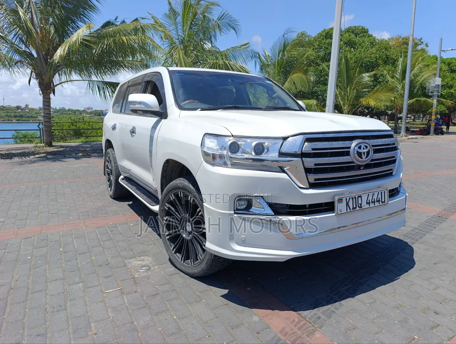 Toyota Land Cruiser 2013 White