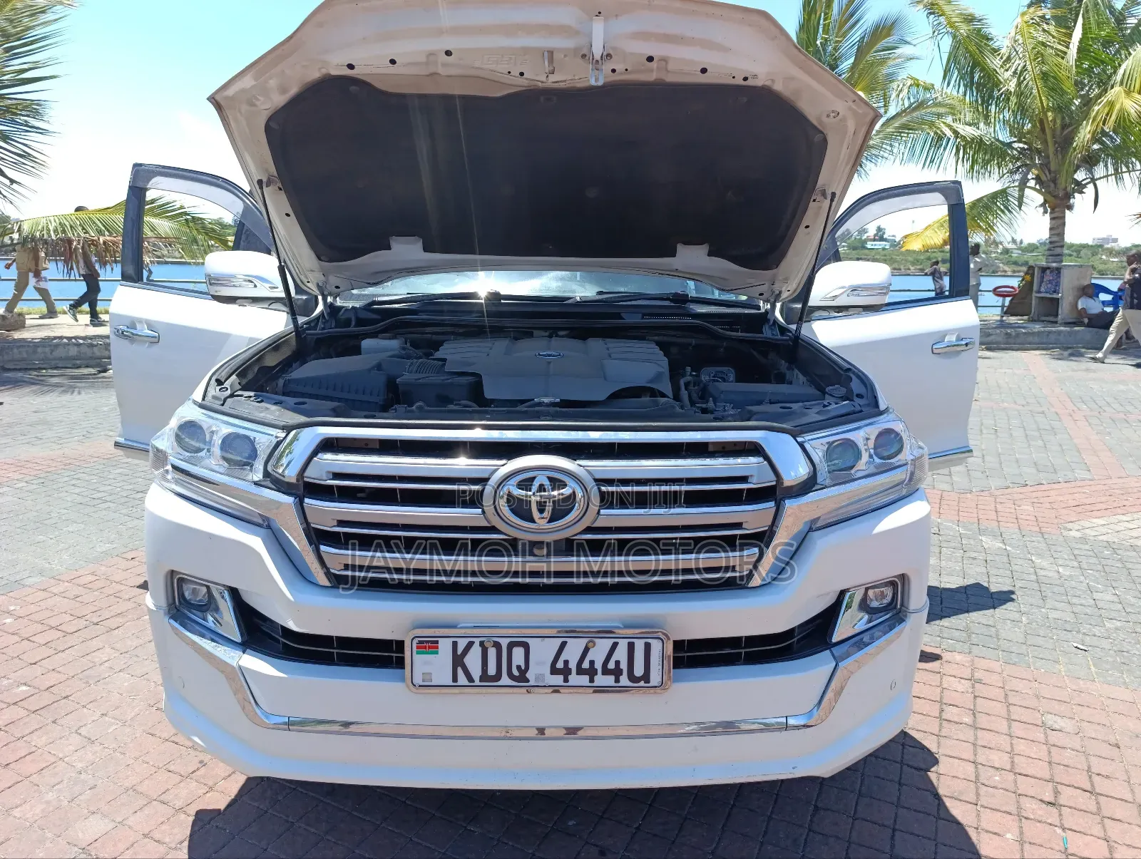 Toyota Land Cruiser 2013 White