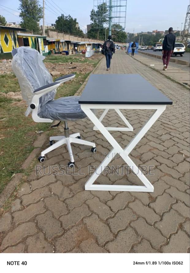 Modern Office Desk Clean Chair