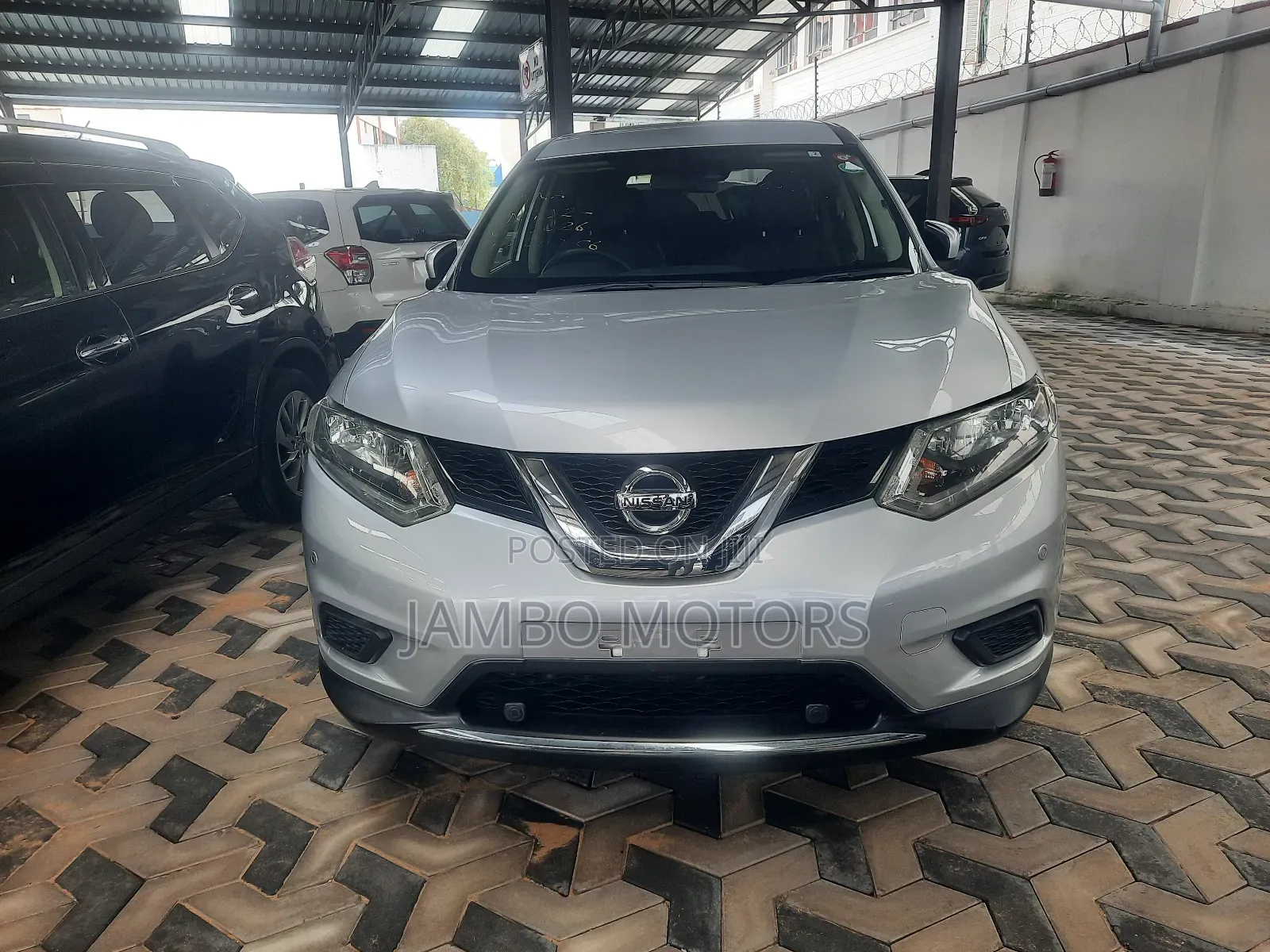 Nissan X-Trail 2.0 Petrol FWD 2017 Silver