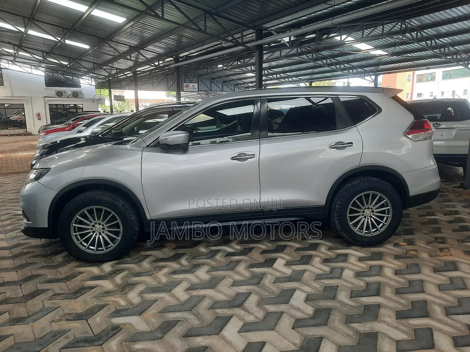 Nissan X-Trail 2.0 Petrol FWD 2017 Silver