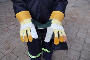 Leather Gloves With Keystone Thumb Design - thumbnail 2