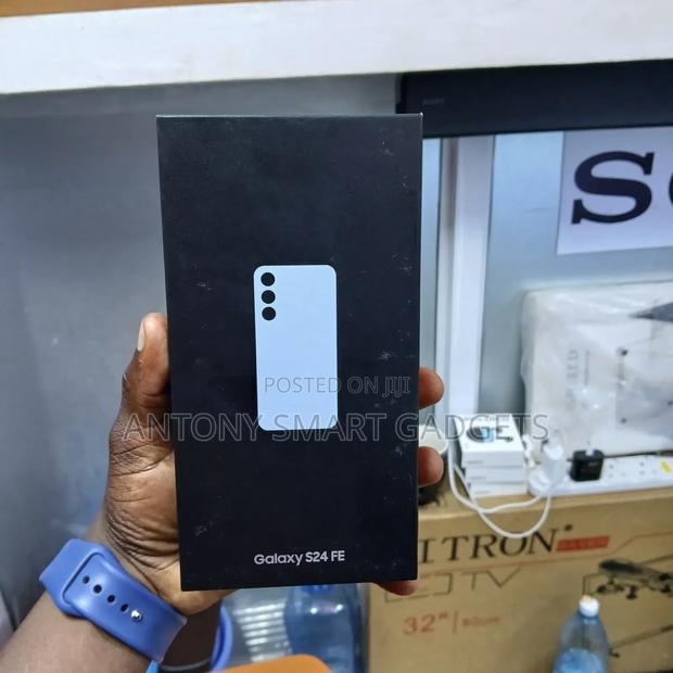 New Samsung Galaxy S24 FE 256 GB Blue - thumbnail 2