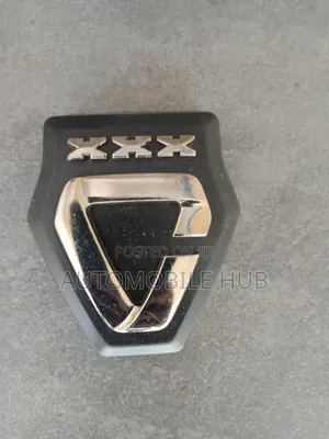 Toyota 110 Front Grill Emblem