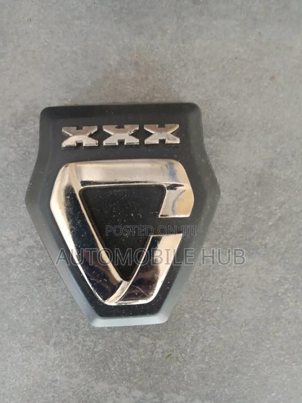 Toyota 110 Front Grill Emblem