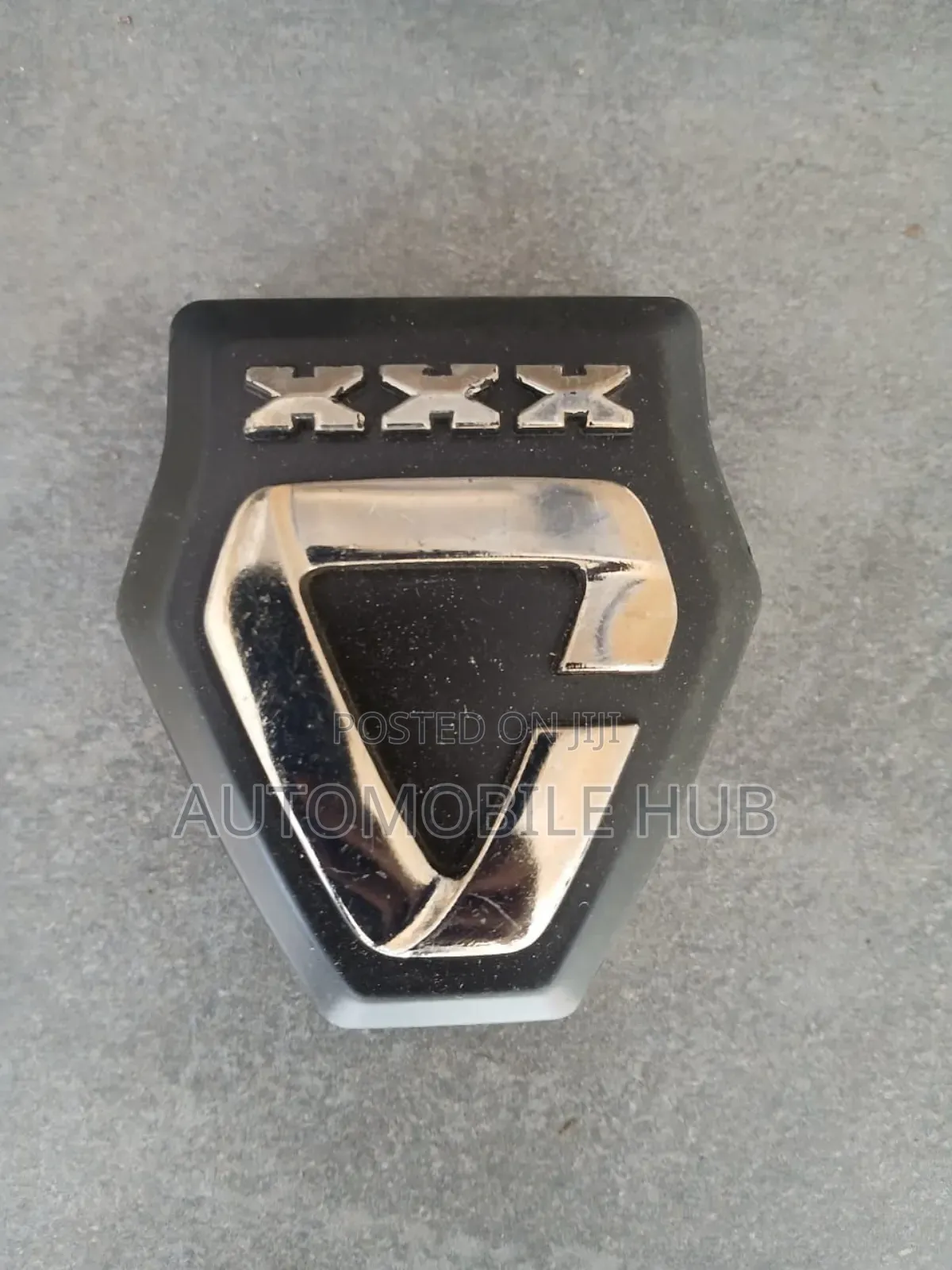 Toyota 110 Front Grill Emblem