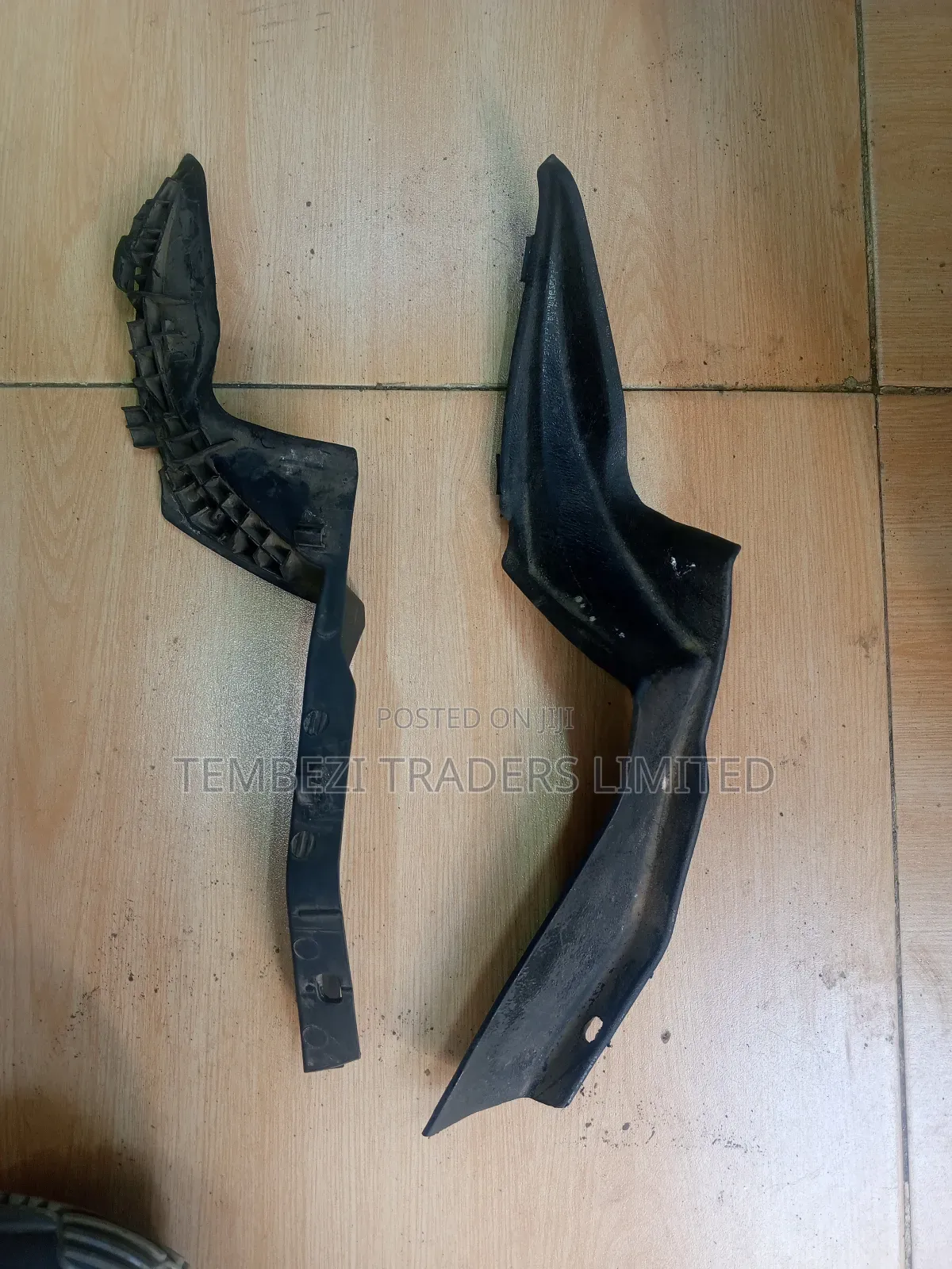 Windscreen Finisher Toyota Hilux Revo