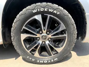 Toyota Land Cruiser 4.6 V8 ZX 2015 Silver