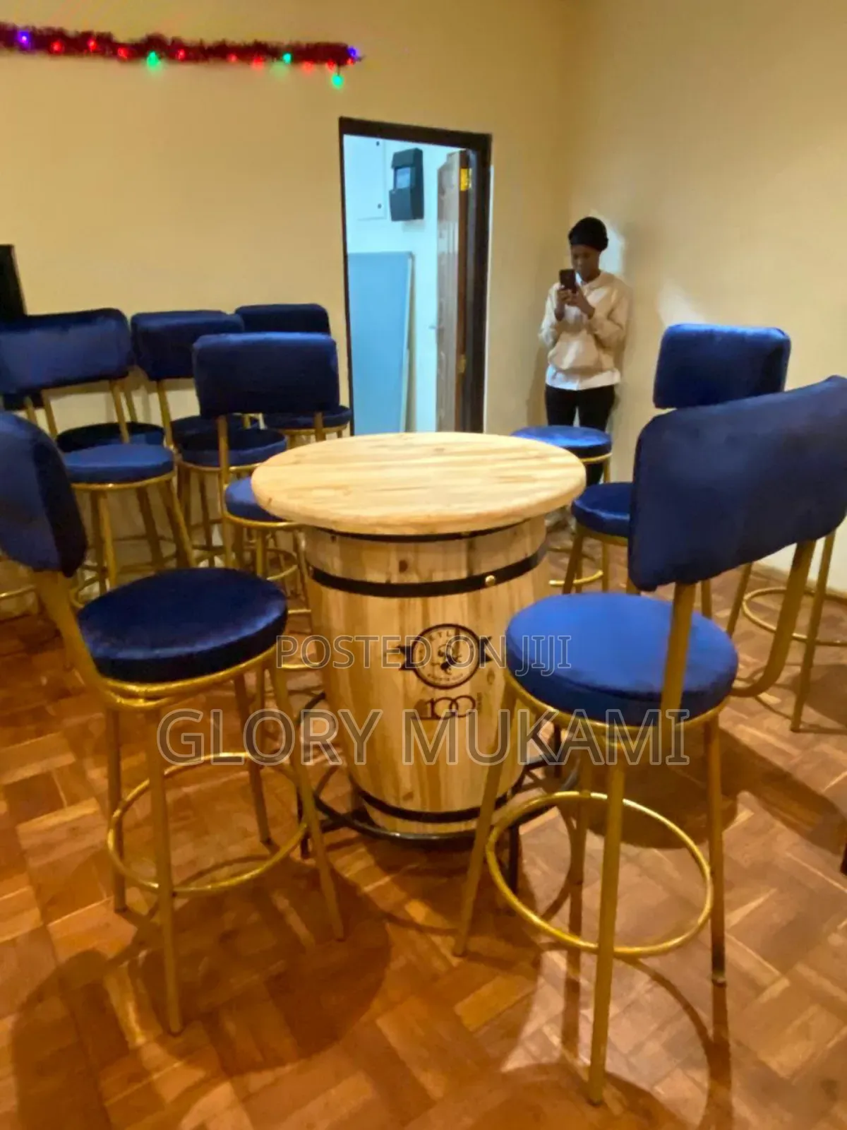 Restaurants and Bar Chairs With Barrel Table