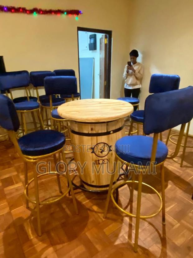 Restaurants and Bar Chairs With Barrel Table - main view