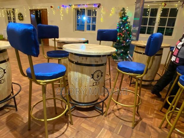 Restaurants and Bar Chairs With Barrel Table - thumbnail 2