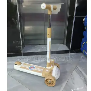 Adjustable Scooter 
With Melody/Light Baudge