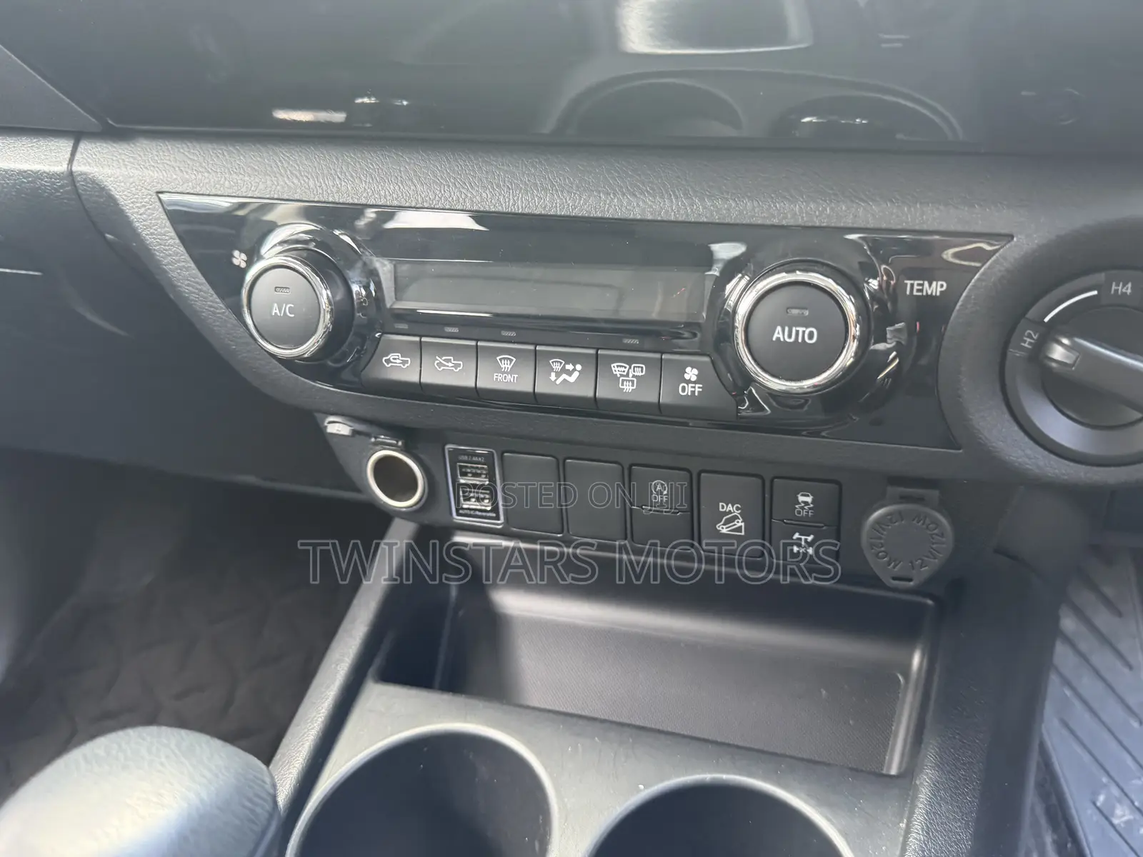 Toyota Hilux 2021 Gray