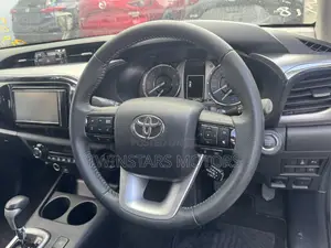 Toyota Hilux 2021 Gray