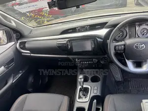 Toyota Hilux 2021 Gray