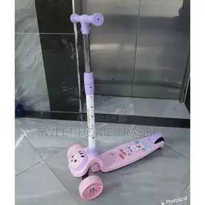Adjustable Scooter 
With Melody/Light 
Pink