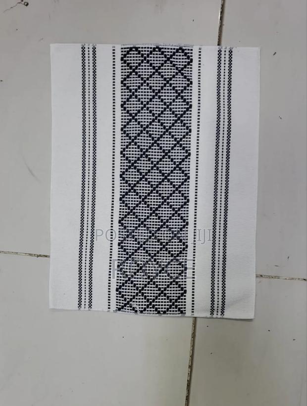 Woven Table Runner With Tassels + 6 Mats - thumbnail 6