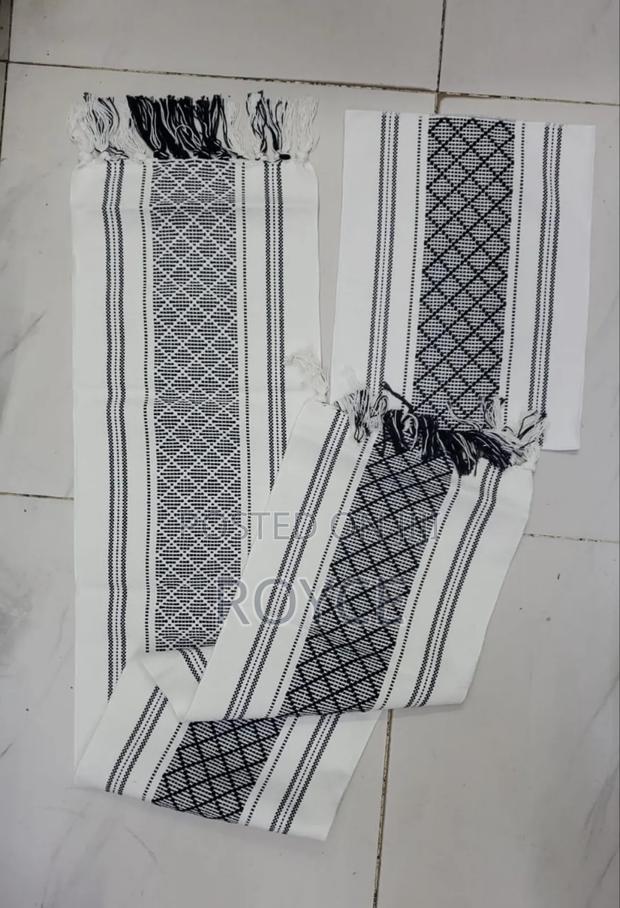 Woven Table Runner With Tassels + 6 Mats - thumbnail 7