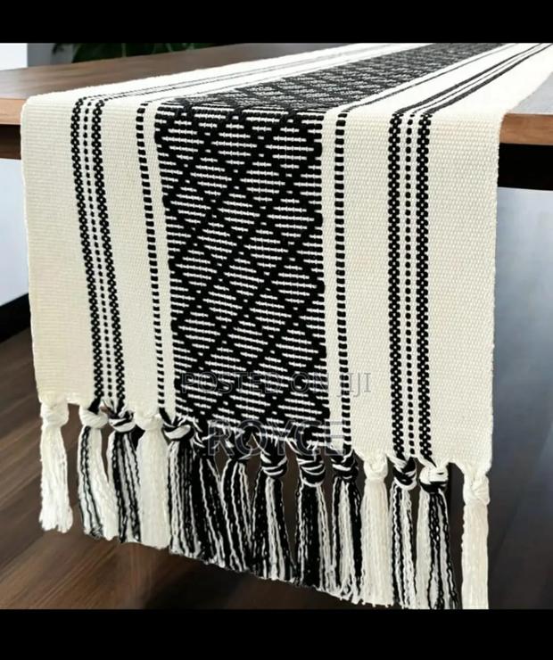 Woven Table Runner With Tassels + 6 Mats - thumbnail 8