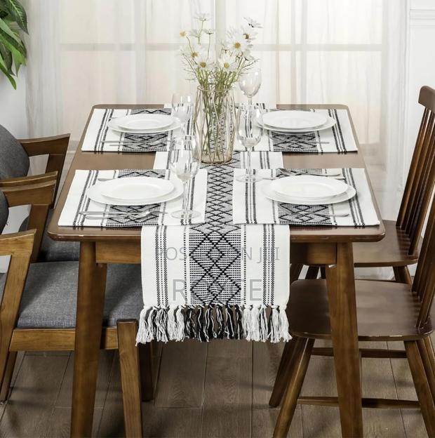 Woven Table Runner With Tassels + 6 Mats