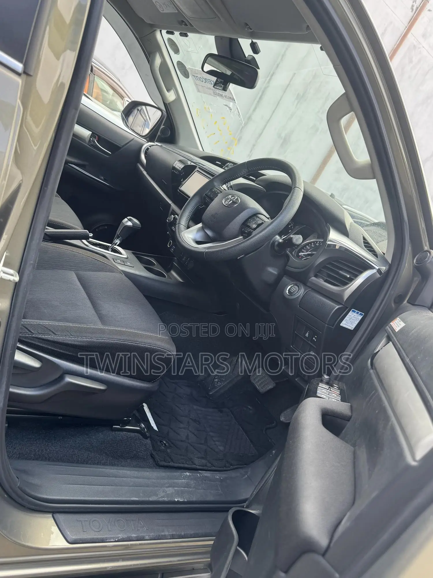 Toyota Hilux 2021 Gray