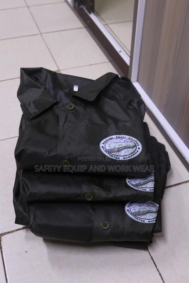 Rain Coats Large Branded - thumbnail 3