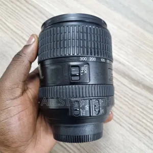 Nikon Af-S Dx Nikkor 18-300mm F/3.5-6.3g Ed VR Lens